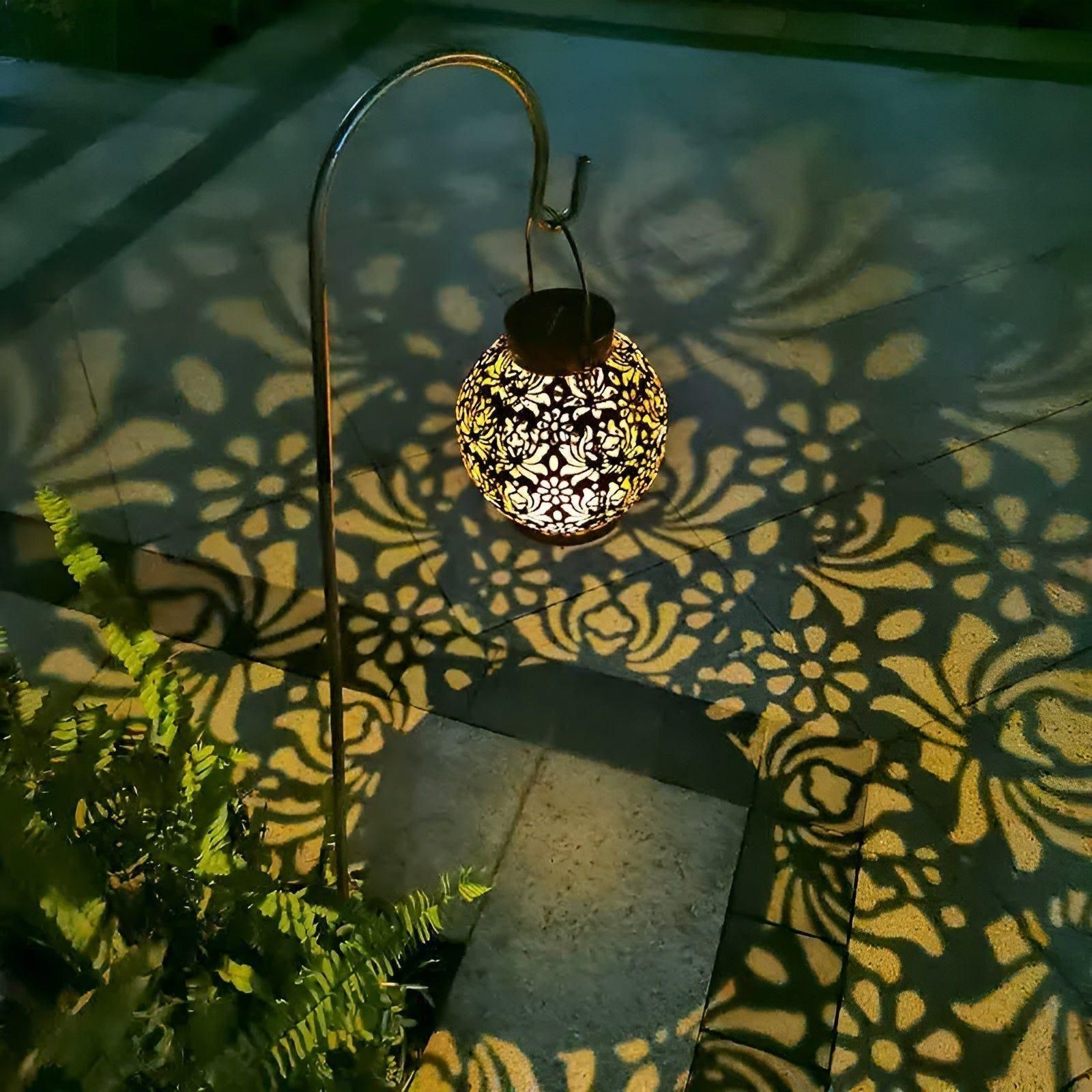 Elegant Solar Pendant Light for Atmospheric Garden Ambiance
