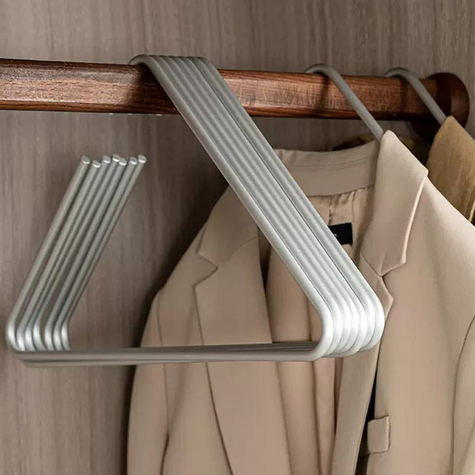 Aluminium Tøjbøjler – Stærke og Pladsbesparende Bøjler til Ryddeligt Tøj i Garderoben 5