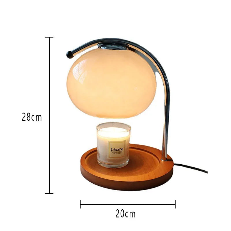 Bordlampe i glas med træfod – Elegant og energieffektiv lyskilde til stue, soveværelse eller kontor 3
