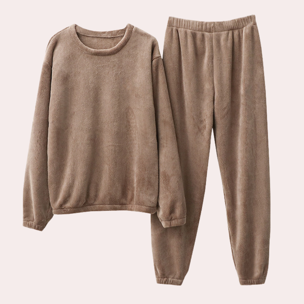 Pyjamassæt til damer – detaljer på top og bukser