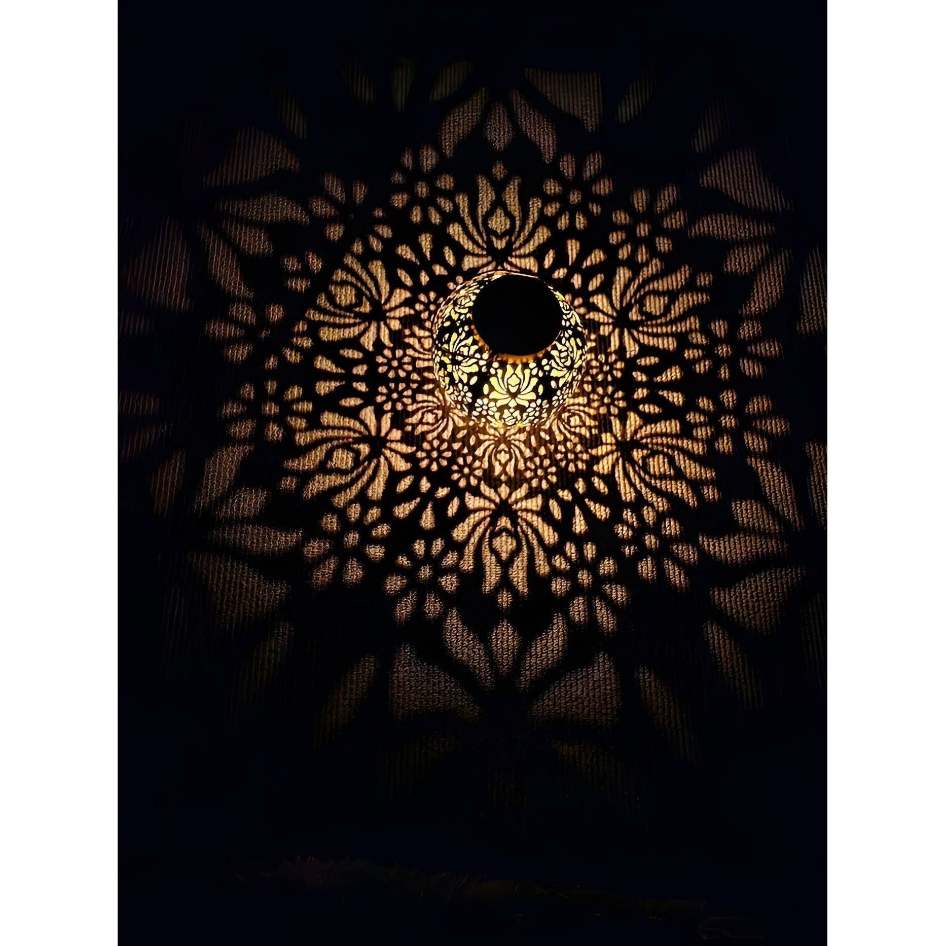 Elegant Solar Pendant Light for Atmospheric Garden Ambiance