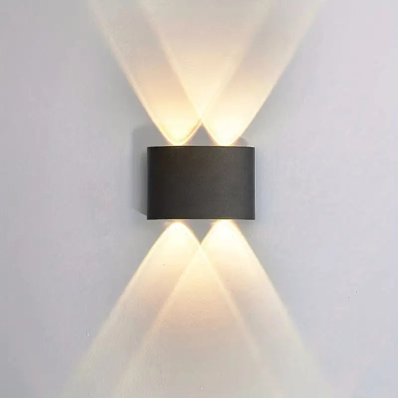 Moderne 4W LED-væglampe med mat finish og slank design