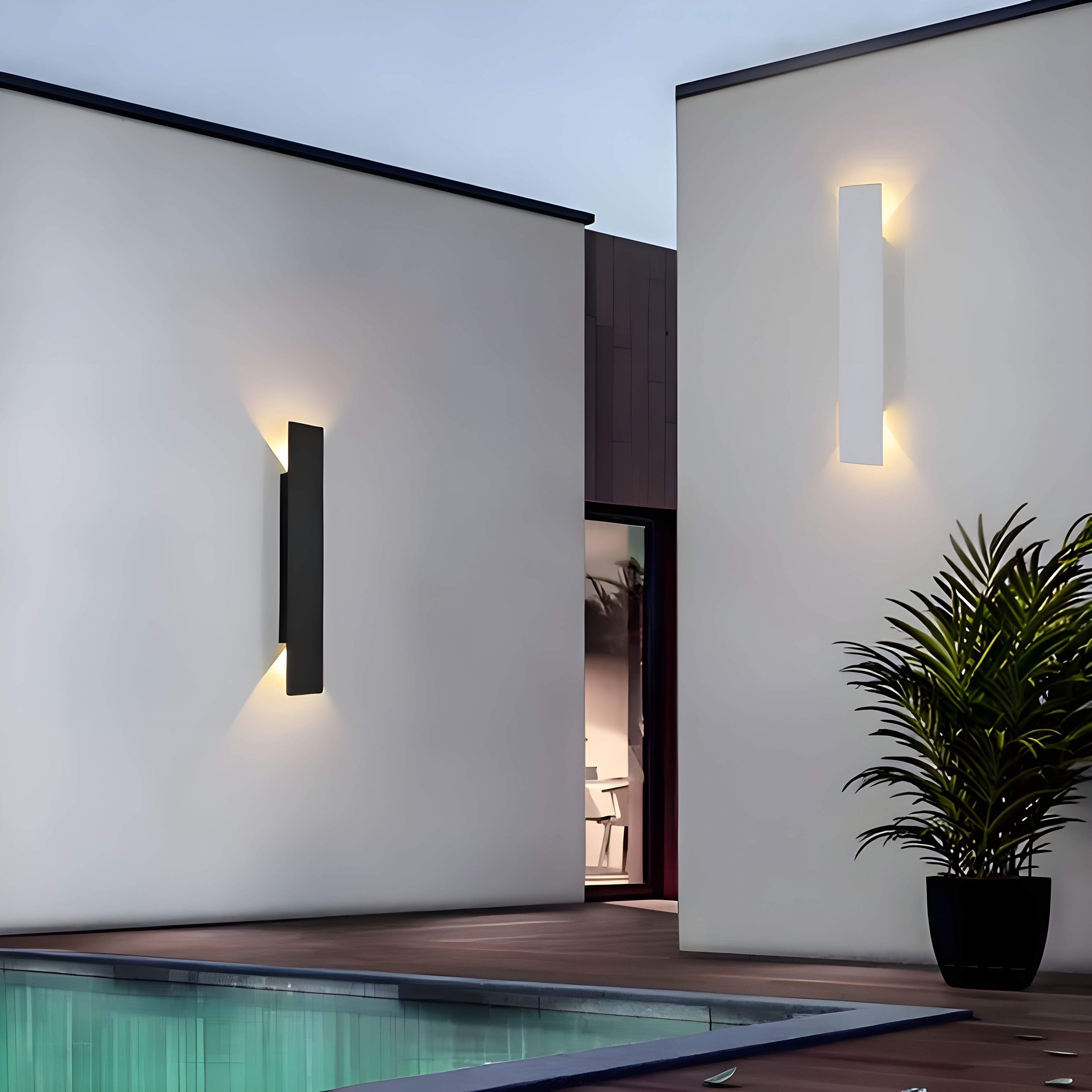 Elegant Weather-Resistant LED Wall Light for Outdoor Spaces