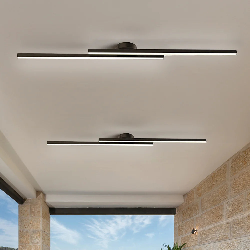 LED-loftlampe i hvid aluminium monteret på loft, moderne design