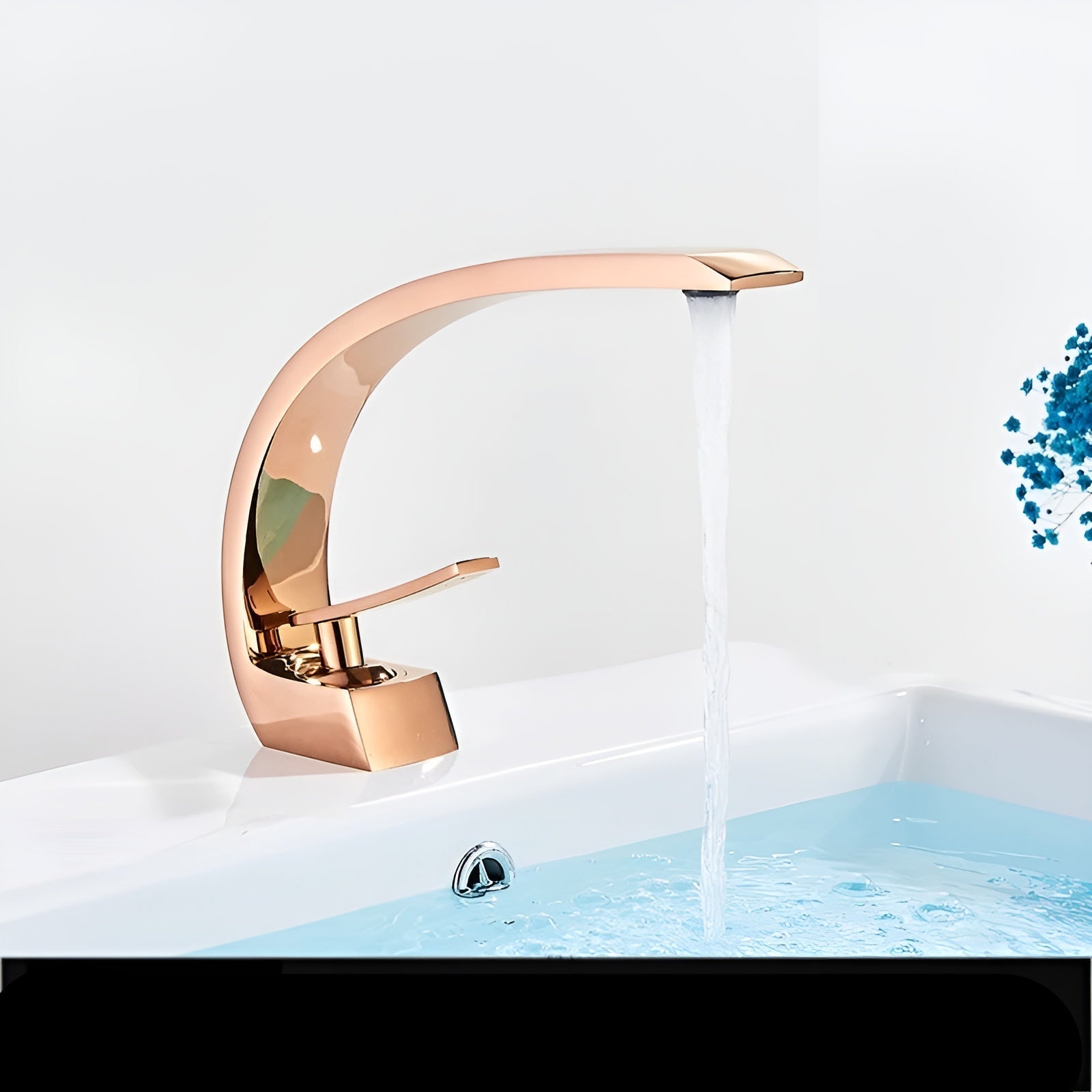 Moderne Håndvaskarmatur i Messing – Elegant og Pladsbesparende Design til Badeværelset | Ergonomisk Betjening 9
