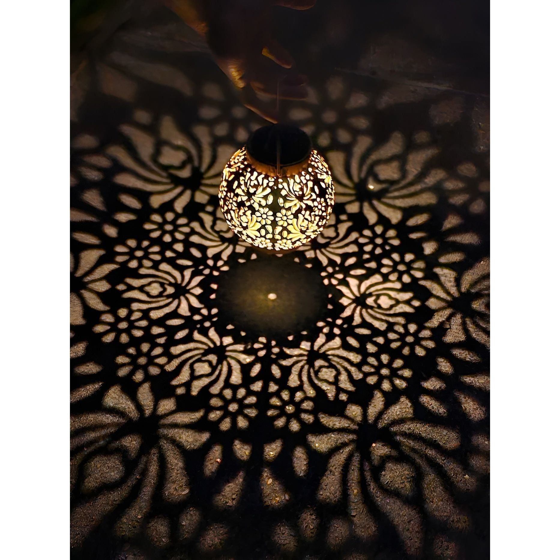 Elegant Solar Pendant Light for Atmospheric Garden Ambiance