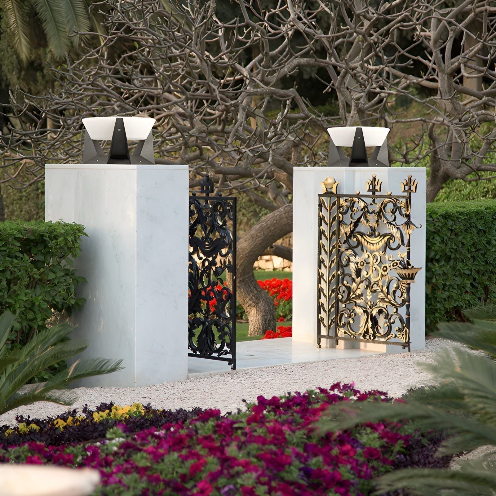 Elegant Solar-Powered Japanese Garden Lamp