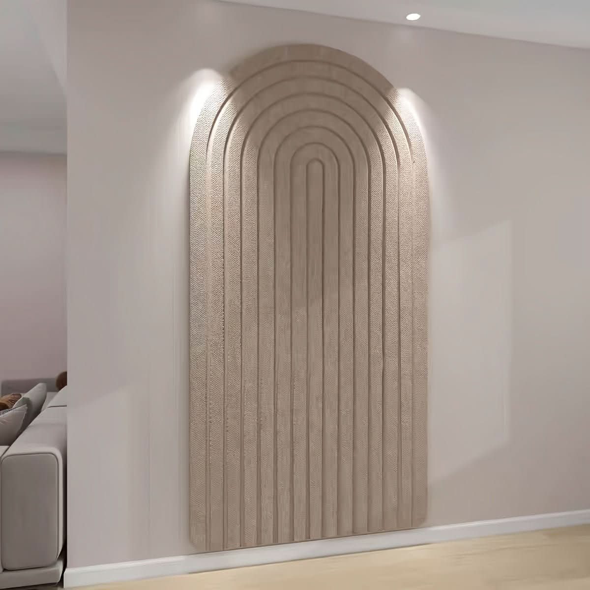 Buet filtopslagstavle i mørk kamel, 60x120 cm, hængt på hvid væg
