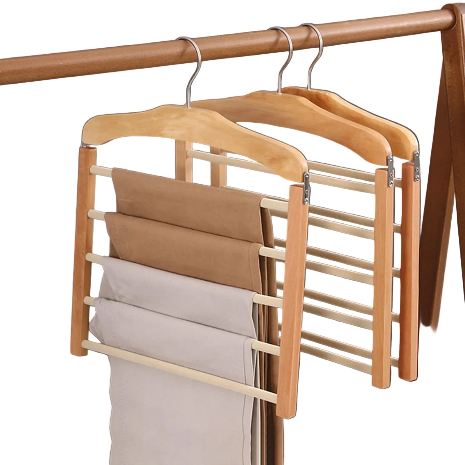 Tøjbøjler i Træ – Elegant, Pladsbesparende Løsning til Organisering og Beskyttelse af Dit Tøj 4