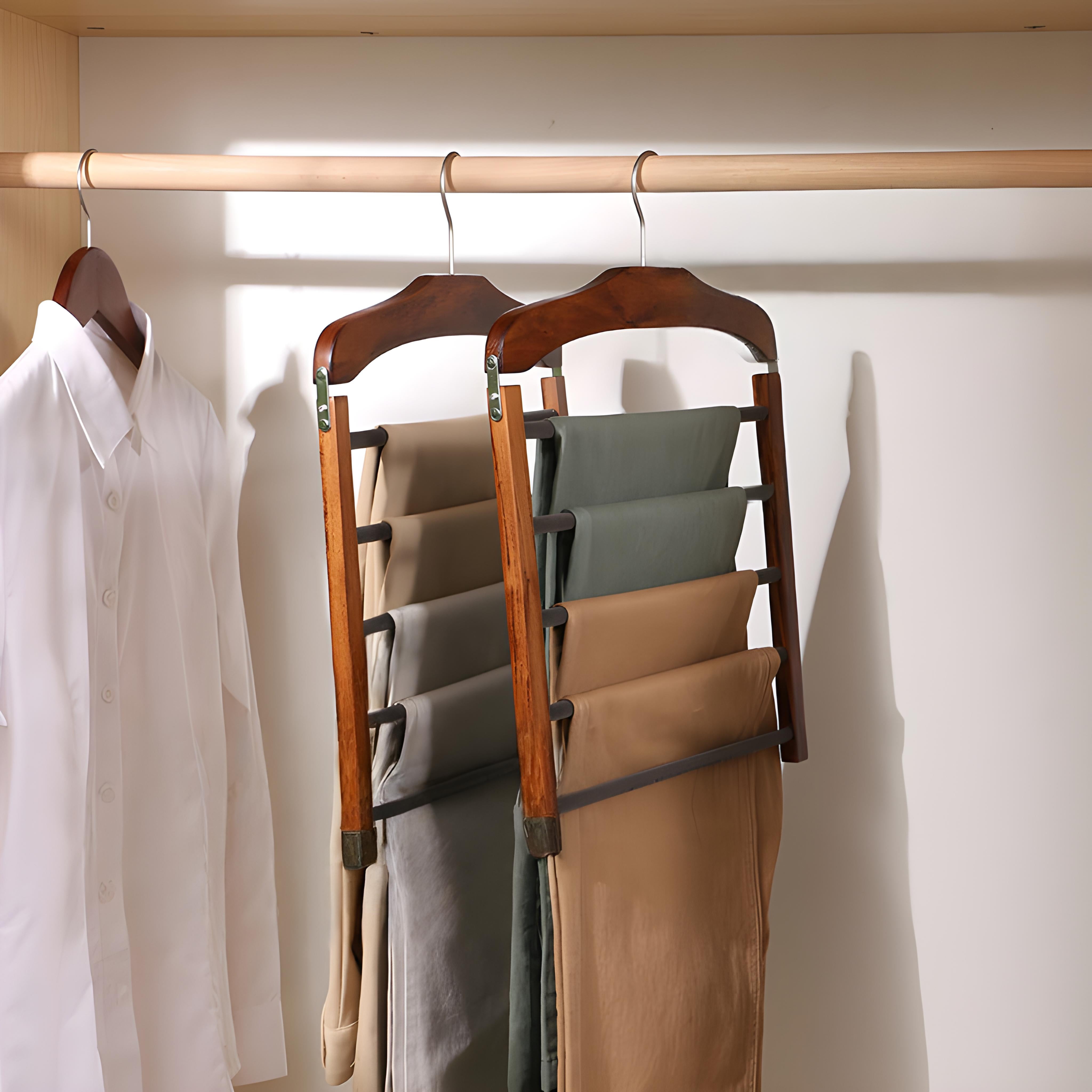 Tøjbøjler i Træ – Elegant, Pladsbesparende Løsning til Organisering og Beskyttelse af Dit Tøj 5