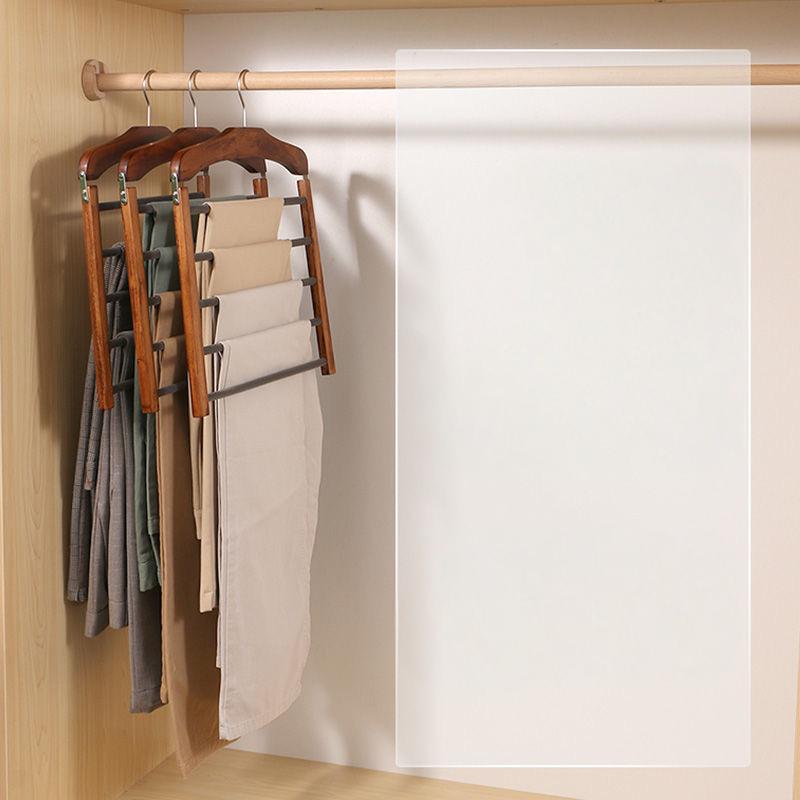 Tøjbøjler i Træ – Elegant, Pladsbesparende Løsning til Organisering og Beskyttelse af Dit Tøj 8