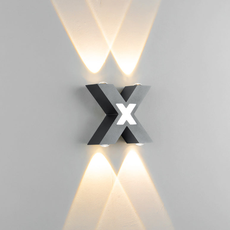 Udendørs væglampe i hvid med X-form – moderne design