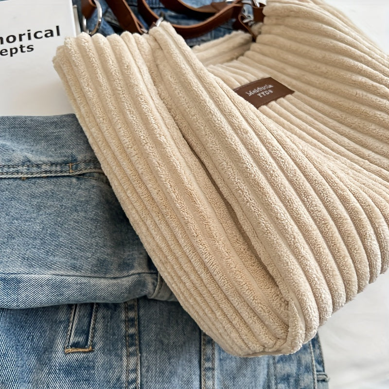 Corduroy håndtaske med kæde set fra siden