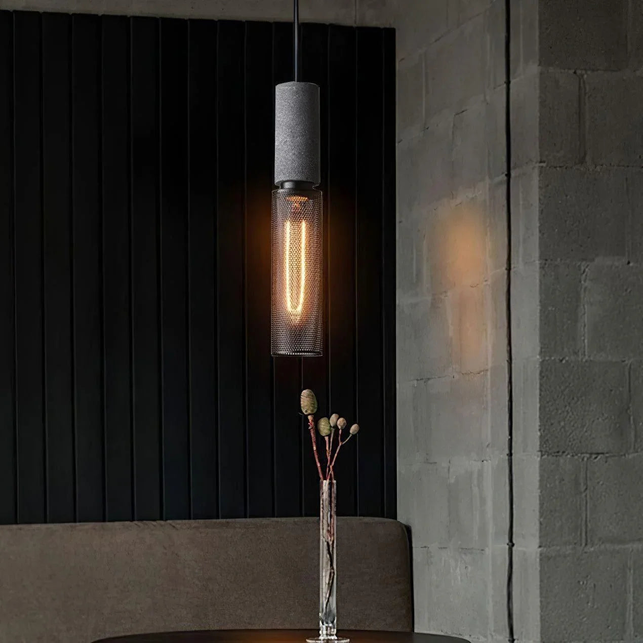 Akselund Pendellampe – Nordisk Vintage Loftlampe i Cement og MetaLioren