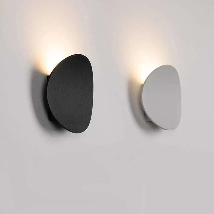 Moderne LED-væglampe i minimalistisk metaldesign
