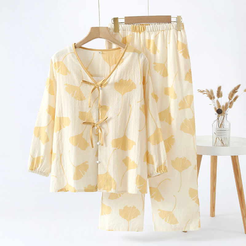 Nærbillede af ginkgo-bladmønsteret på stoffet