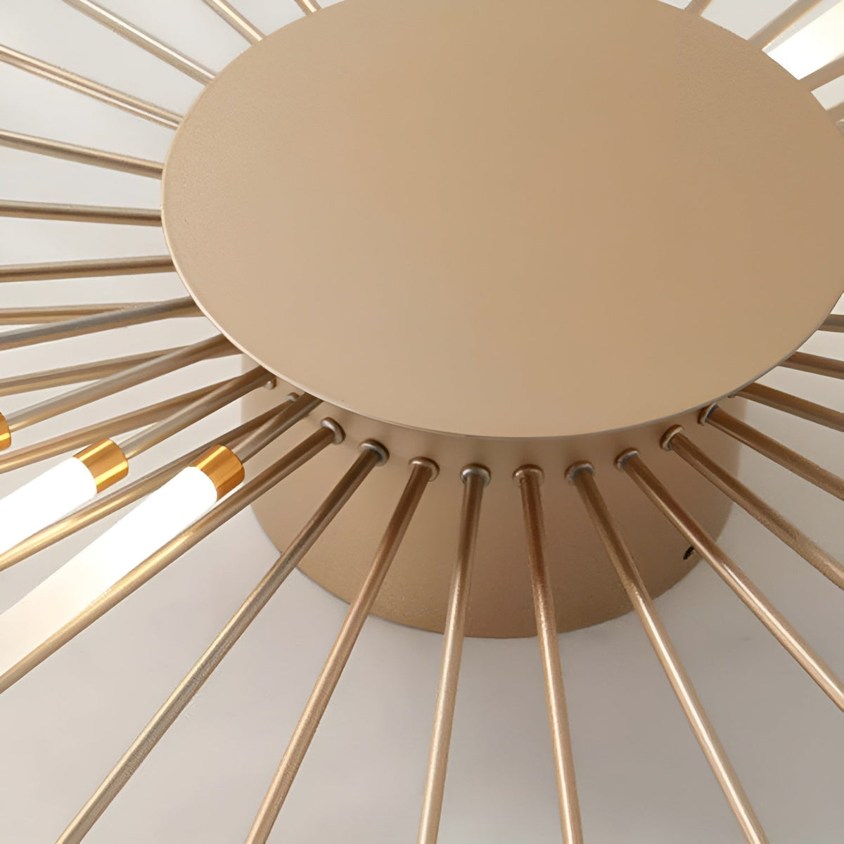LED-loftlampe tændt – blødт og behageligt lys i opholdsrum