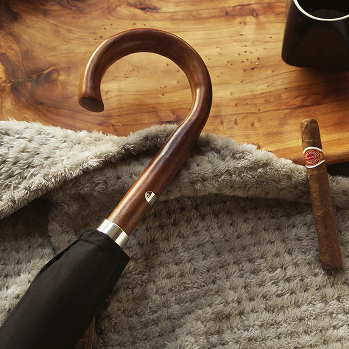Stokparaply med buet træhåndtag gentleman-stil