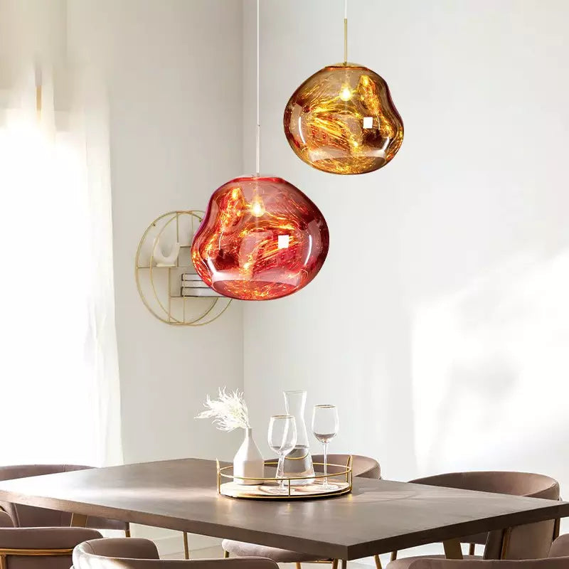 Nærbillede af poleret overflade på organisk designlampe