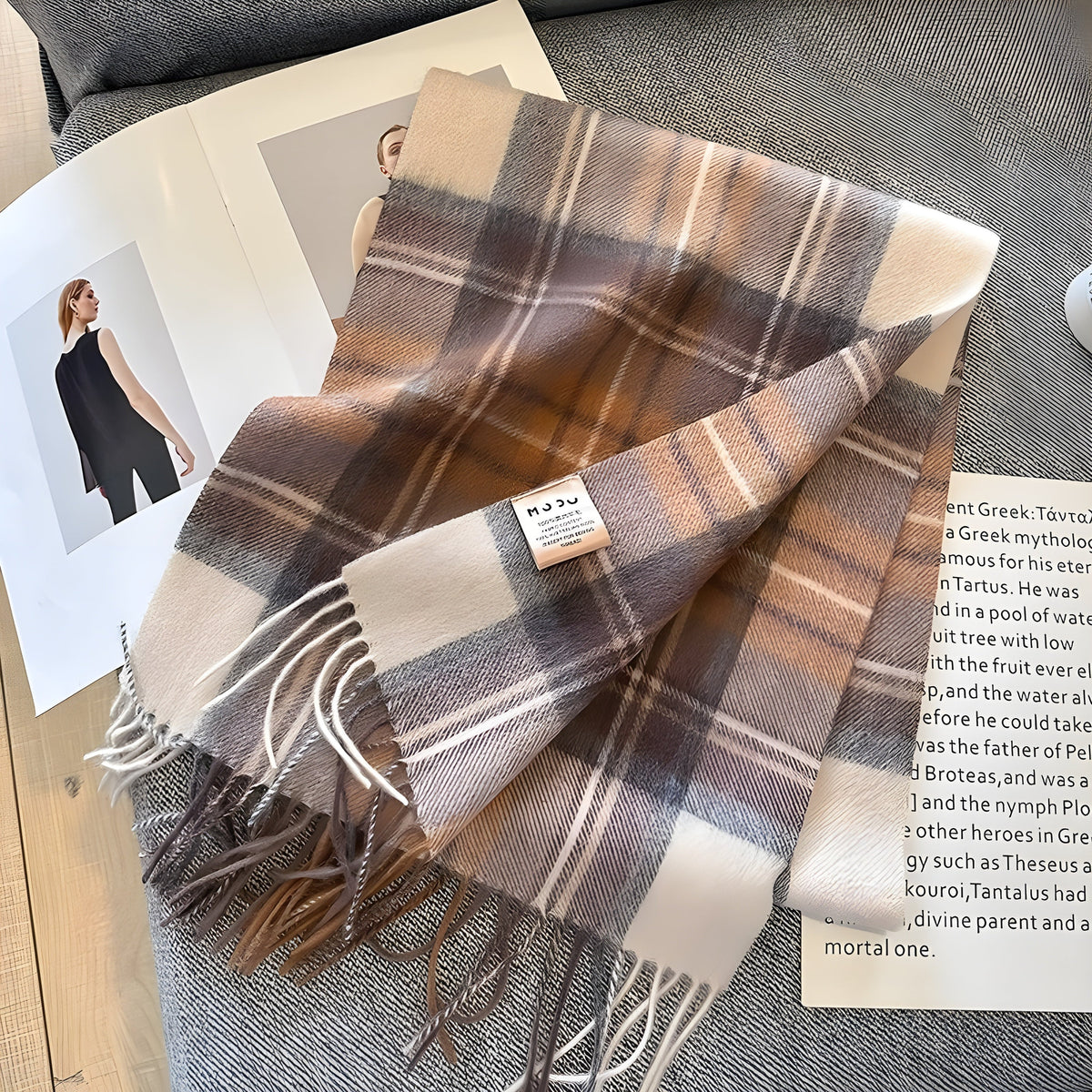 Cashmere-sjal med klassisk ternet mønster på tæt hold