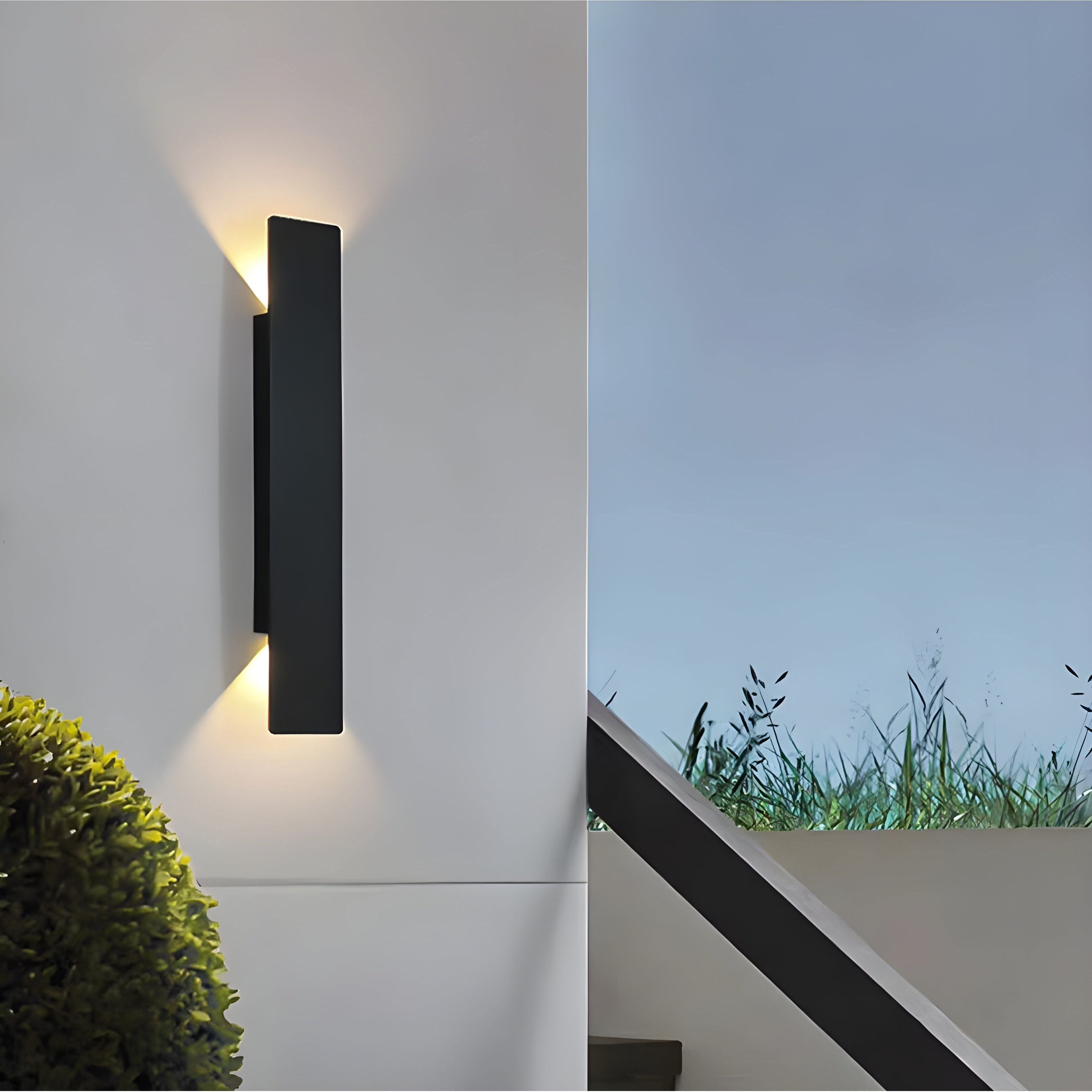 Elegant Weather-Resistant LED Wall Light for Outdoor Spaces