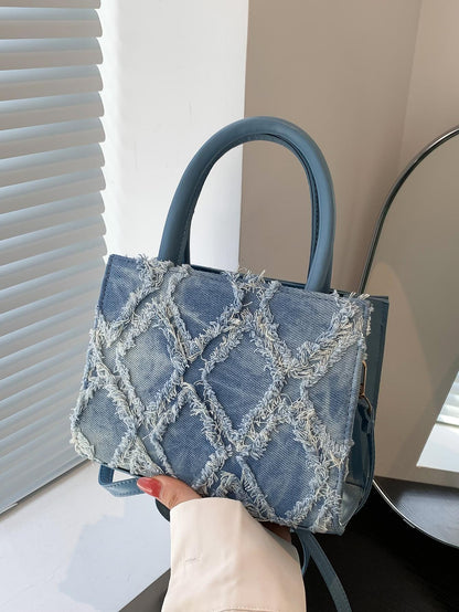 Mini crossbody taske i blå denim med skulderrem – forfra