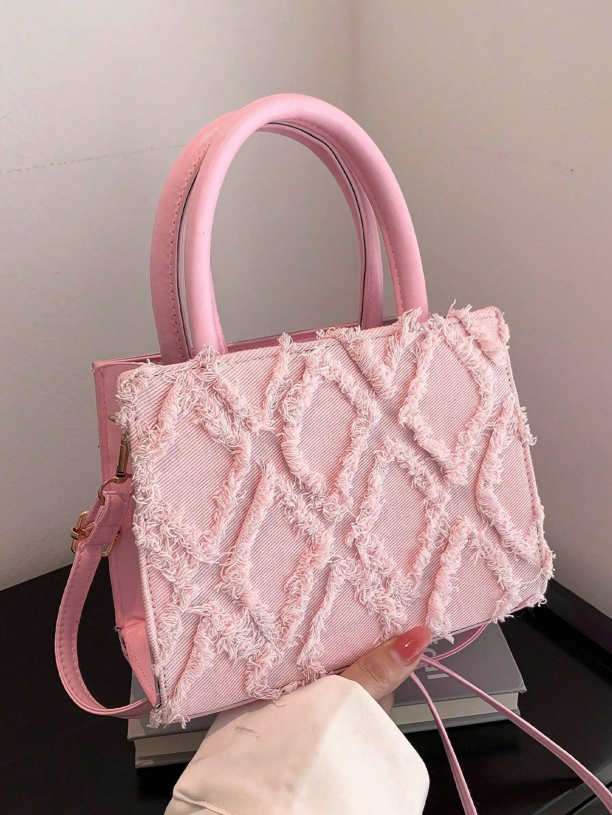 Samlet oversigt over tilgængelige farver – crossbody taske med diamantmønster
