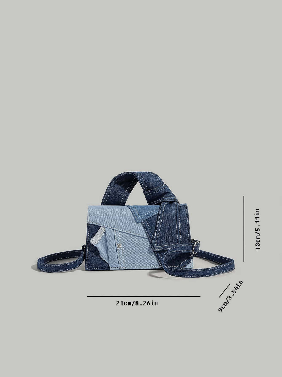 Hvid denim skuldertaske – detalje af rem og spænde