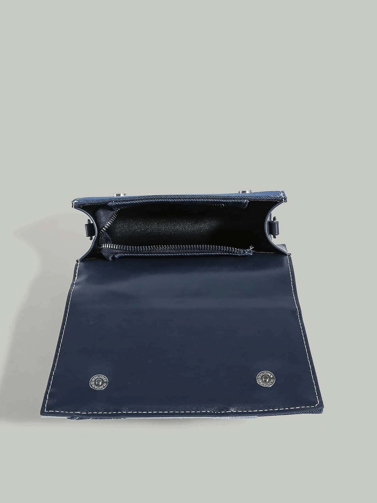 Sort lille skuldertaske i denim – produktdetalje
