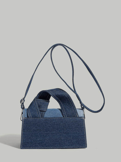 Lille denim skuldertaske til damer – styling i bymiljø