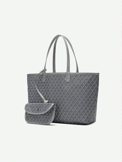 Let og rummelig tote bag – dame med taske over skulder