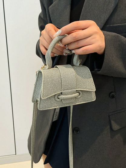 Mini håndtaske båret som clutch i hånden – dame