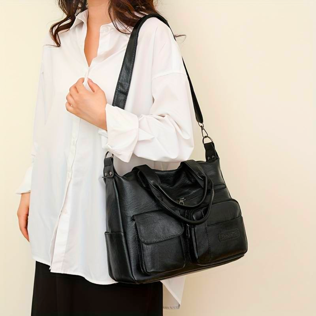 Sort crossbody taske i læder med justerbar rem – set forfra