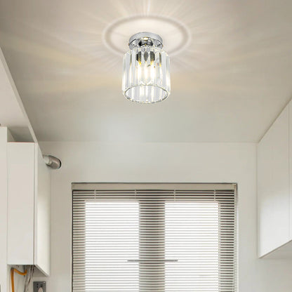 Guld krystal loftlampe i varm boligindretning