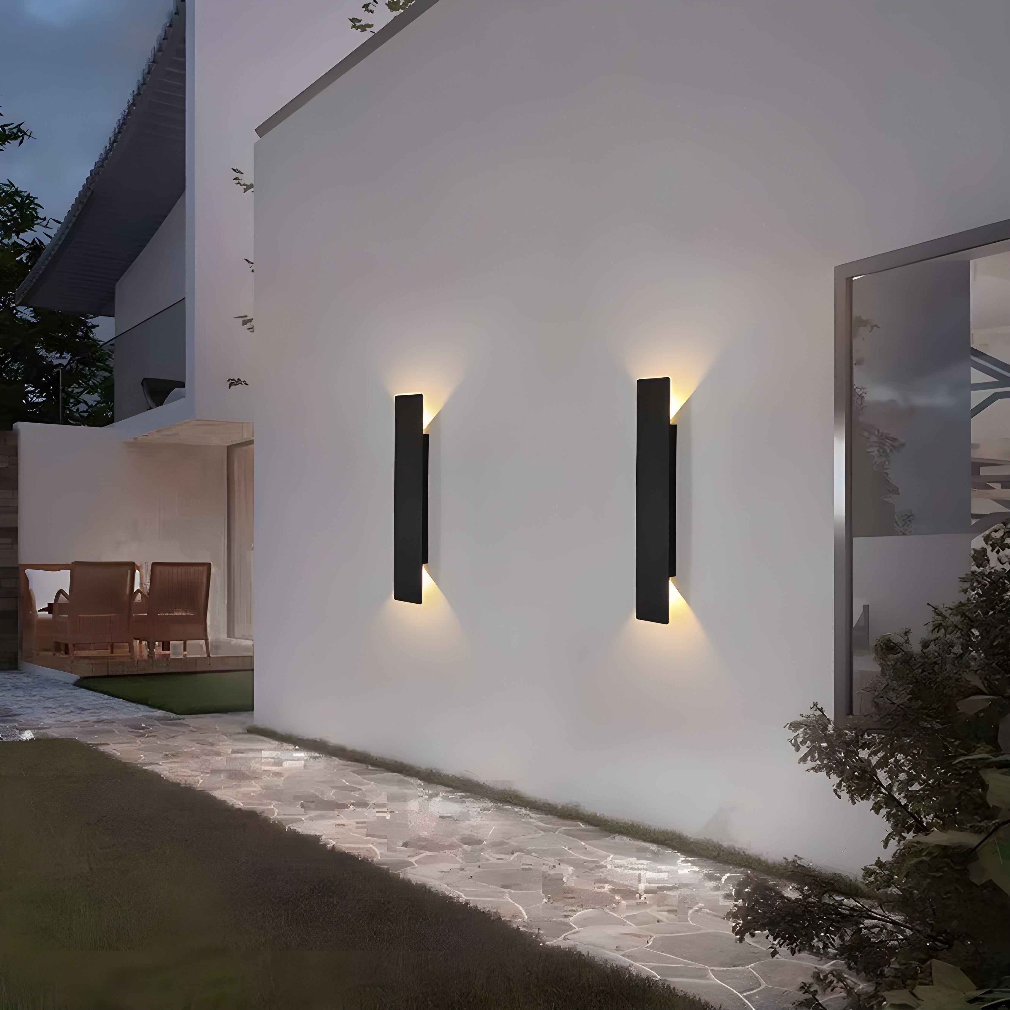 Elegant Weather-Resistant LED Wall Light for Outdoor Spaces