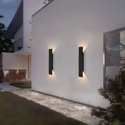 Elegant Weatherproof LED Wall Light for Outdoor Spaces