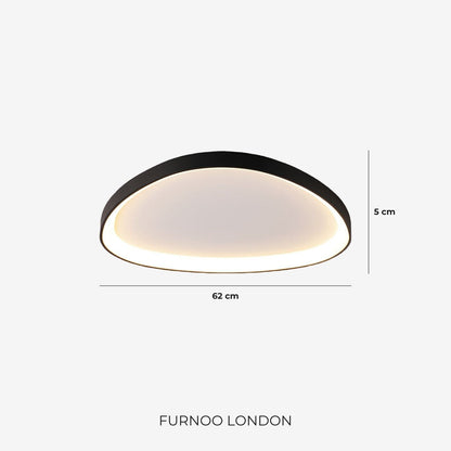 Hvid loftlampe i minimalistisk stue med træmøbler