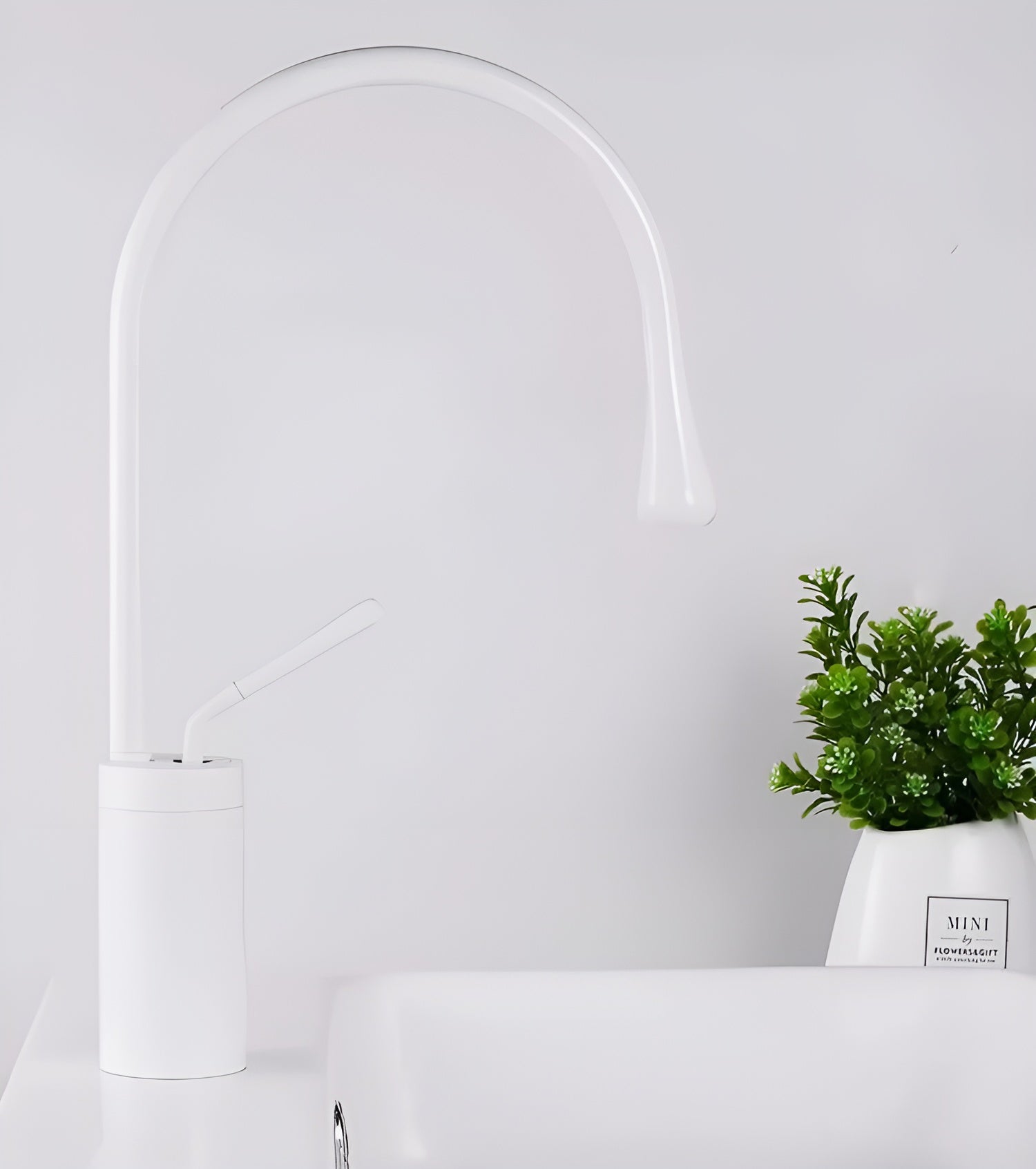 360° Roterende Vandhane i Metal – Elegant og Alsidig til Køkken og Badeværelse med Nem Installation 8