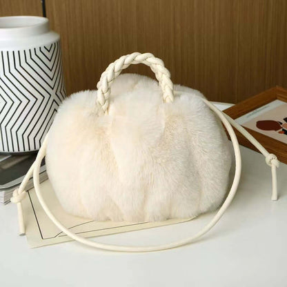 Kompakt plys håndtaske i beige – indvendige rum og detaljer