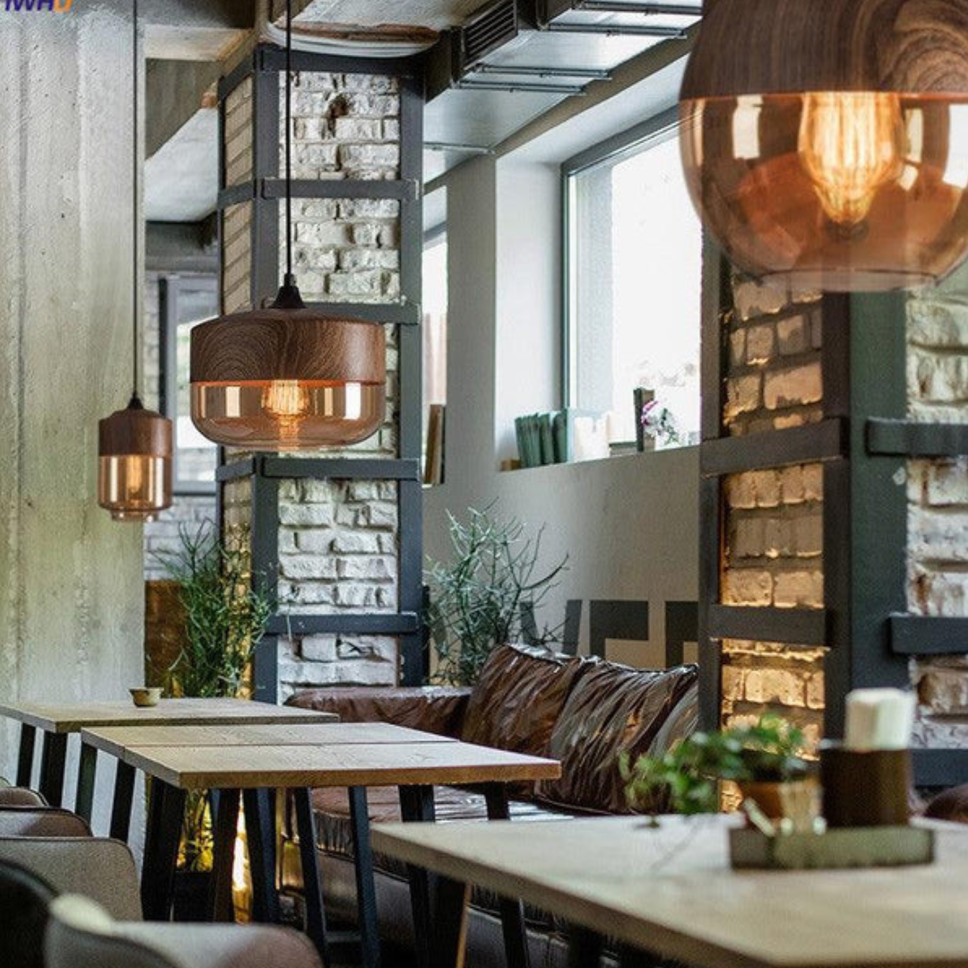 Detalje af metalramme med realistisk trælook-finish