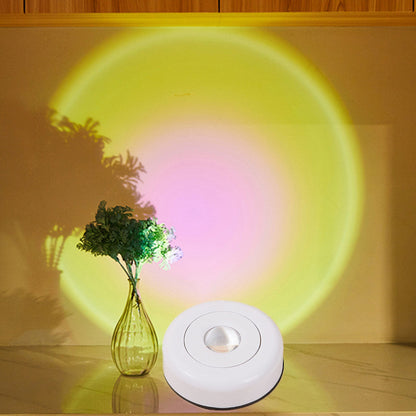 Lampe monteret under skab i køkken