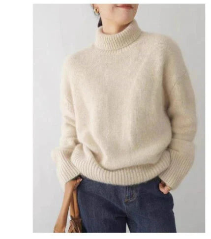 Rullekravesweater i kashmir set bagfra – elegant og enkel