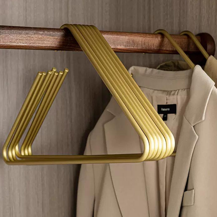 Aluminium Tøjbøjler – Stærke og Pladsbesparende Bøjler til Ryddeligt Tøj i Garderoben 0