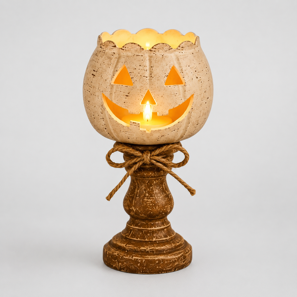 Medium Halloween LED-græskar dekoration, 15 cm høj, med varmt LED-lys og taudetalje