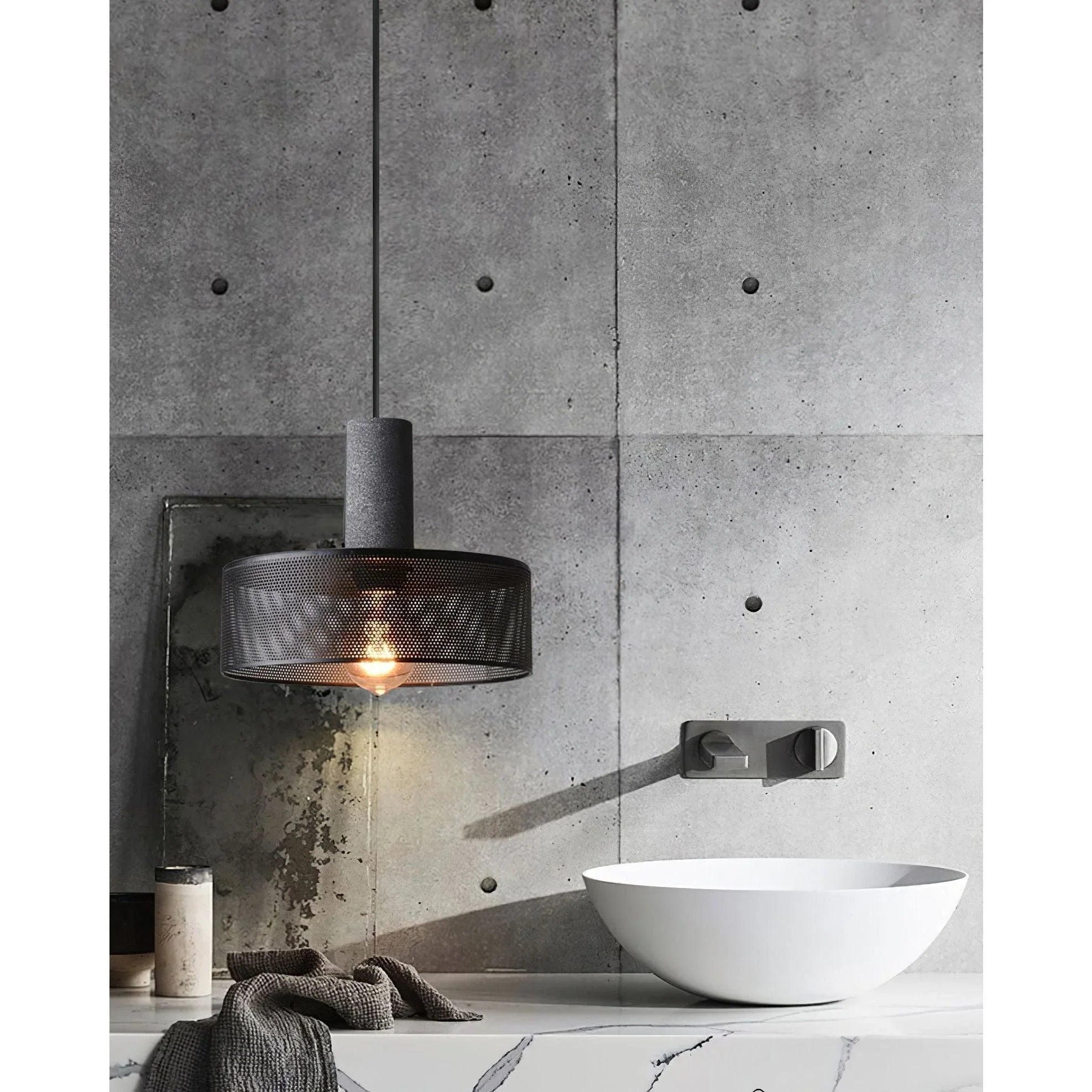 Akselund Pendellampe – Nordisk Vintage Loftlampe i Cement og Metal - Lioren