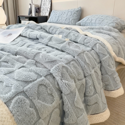 Hyggetæppe i polyester fleece – detalje af blødt materiale