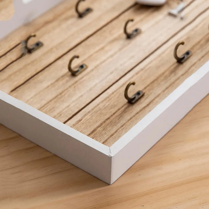 Håndlavet Nøgleholder i Massivt Træ – Elegant Design til Organisering og Dekoration i Dit Hjem 3