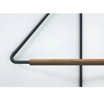 Hjørnebøjle i Træ og Metal – Minimalistisk Opbevaringsløsning til Dit Hjem 4