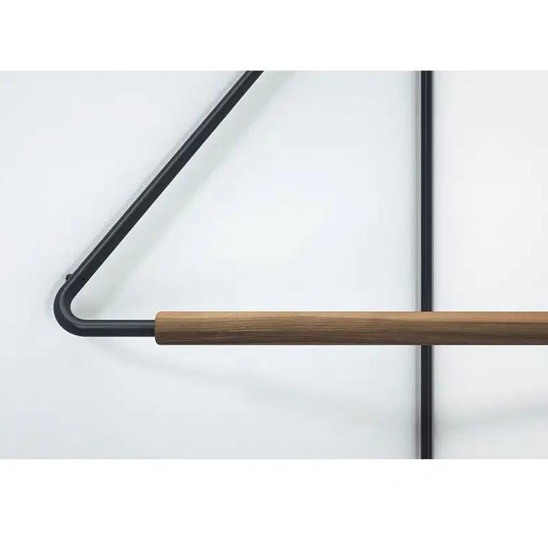 Hjørnebøjle i Træ og Metal – Minimalistisk Opbevaringsløsning til Dit Hjem 4