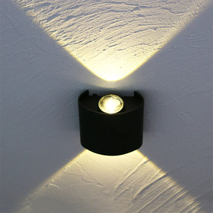 LED-udendørslampe monteret på facade – nærbillede